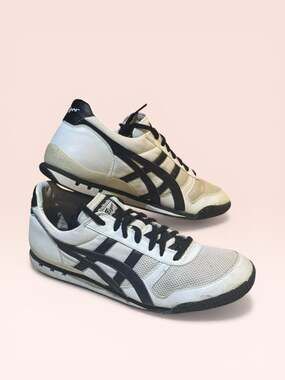 Onitsuka Tiger Ultimate 81 White/Black Sneakers